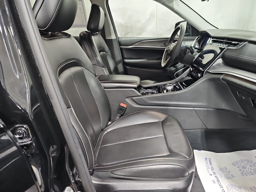 Used 2023 Jeep Grand Cherokee L Limited w/ Luxury Tech Group II AWD/4WD image 10
