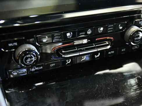 Used 2023 Jeep Grand Cherokee Overland image 16