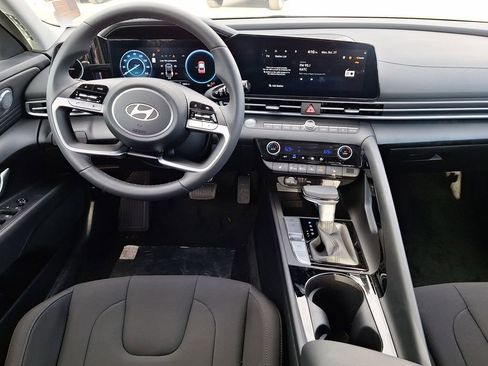 Used 2024 Hyundai Elantra SEL w/ Convenience Package image 13