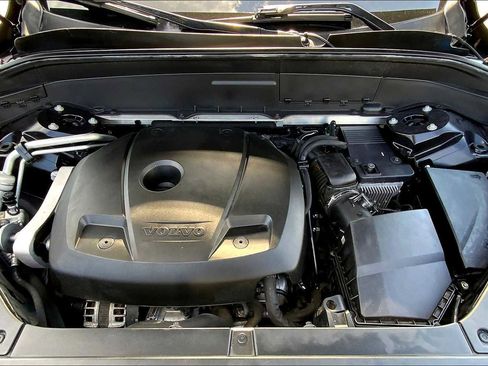 Used 2017 Volvo XC90 T6 Momentum w/ Vision Package image 31