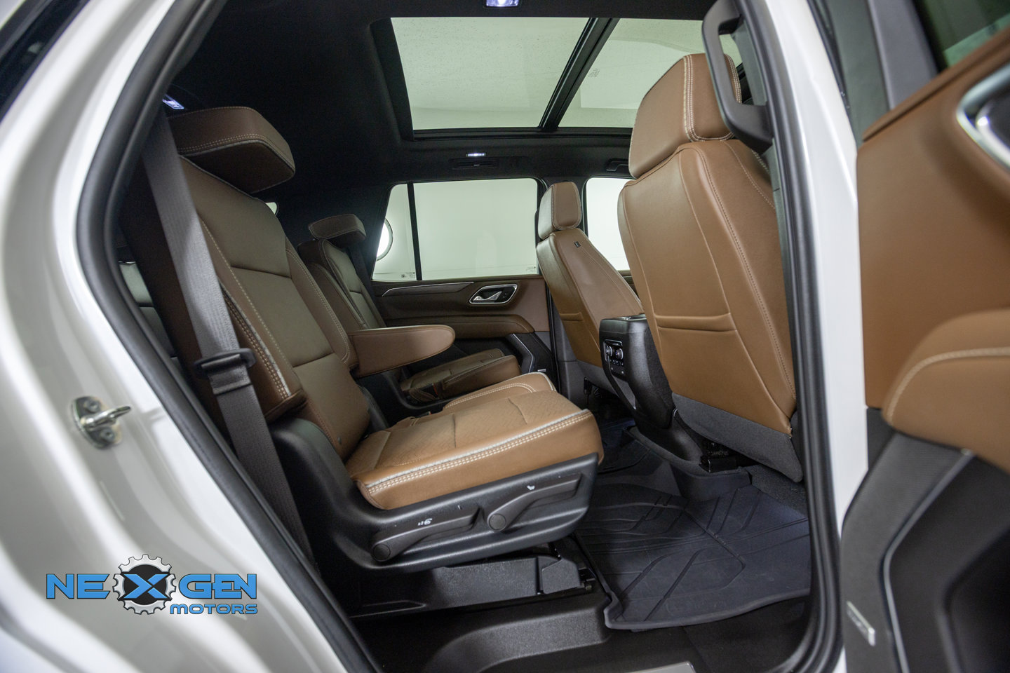 Used 2023 Chevrolet Tahoe High Country AWD/4WD image 39
