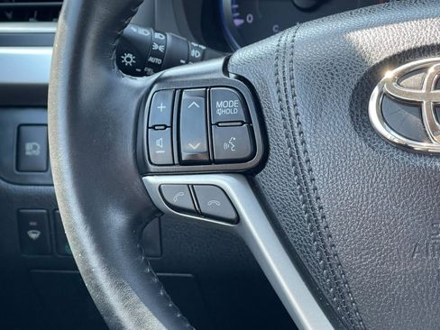 Used 2019 Toyota Highlander XLE FWD image 33