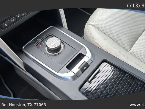 Used 2018 Land Rover Discovery Sport HSE image 39