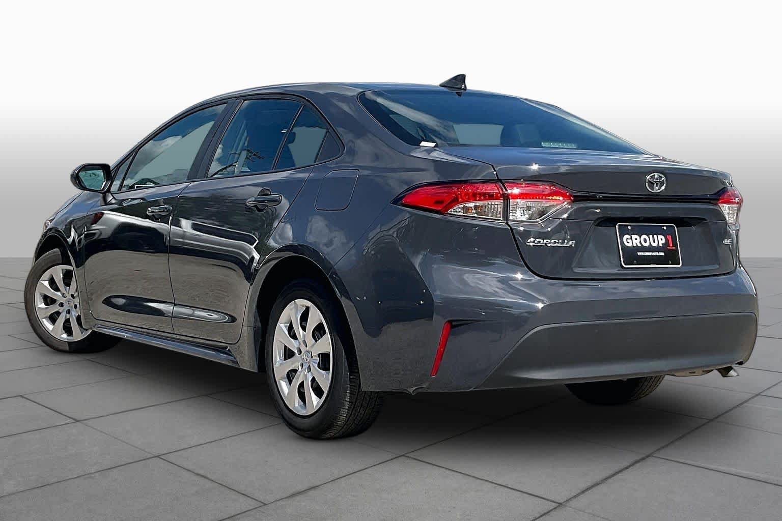 Used 2025 Toyota Corolla LE FWD image 12