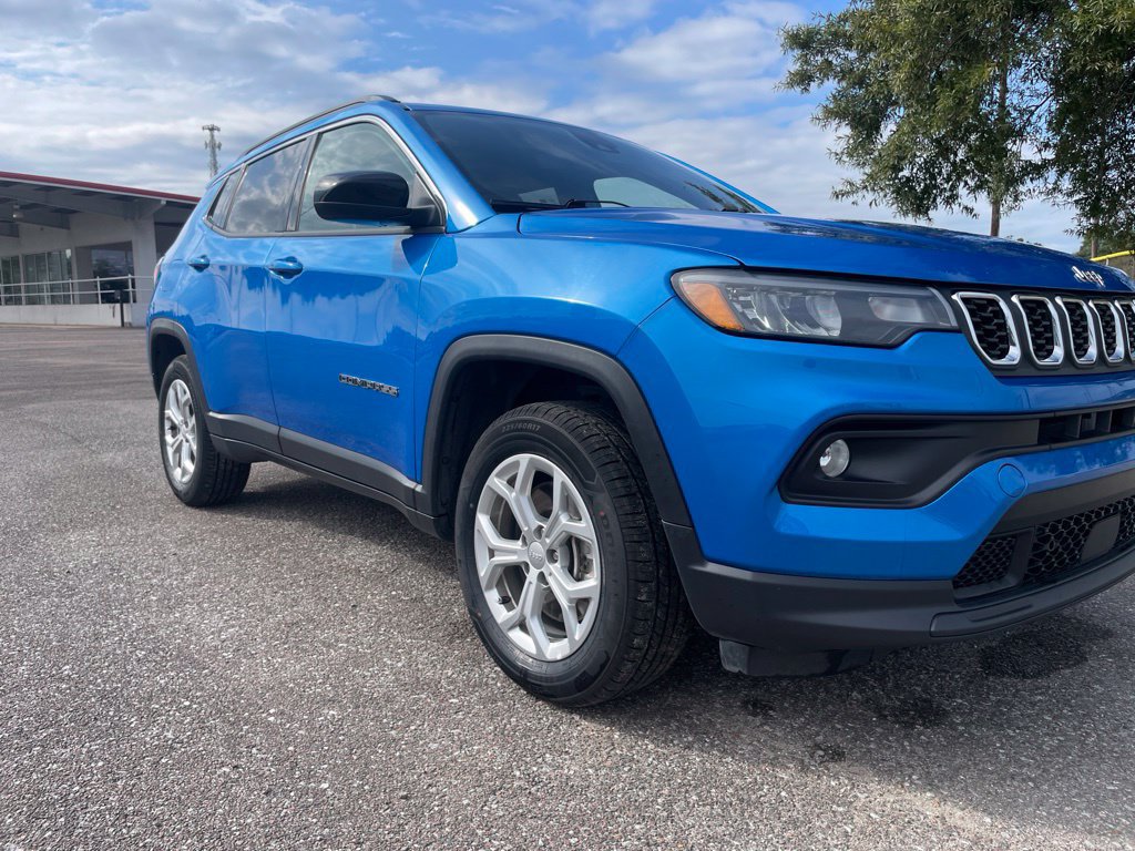 Used 2024 Jeep Compass Latitude AWD/4WD image 9
