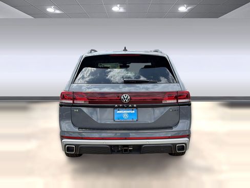 New 2026 Volkswagen Atlas Peak Edition AWD/4WD image 10