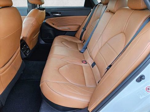 Used 2019 Toyota Avalon Limited image 17