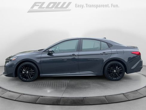 Used 2026 Toyota Camry SE FWD image 5