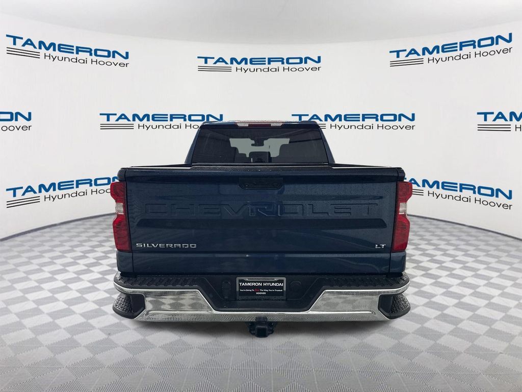 Used 2022 Chevrolet Silverado 1500 LT AWD/4WD image 4