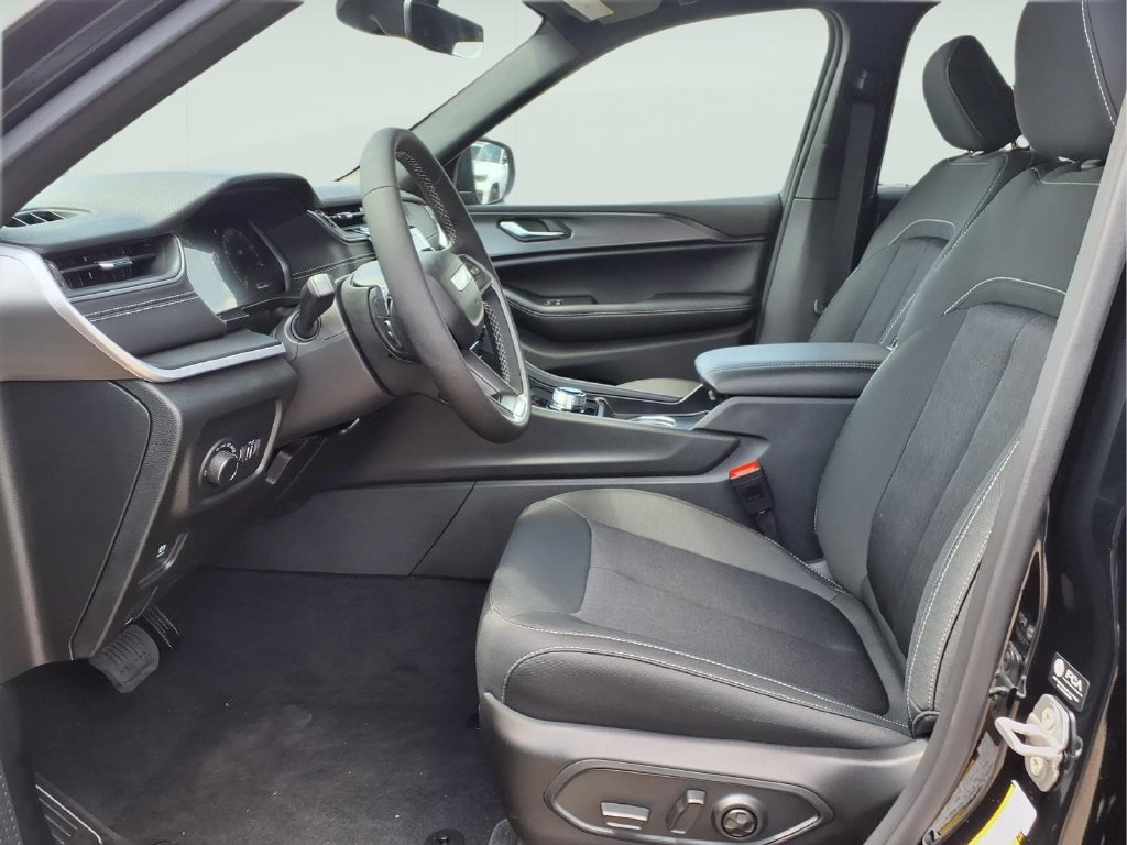 New 2026 Jeep Grand Cherokee Laredo AWD/4WD image 10