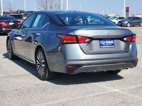 Used 2024 Nissan Altima 2.5 SV image 4