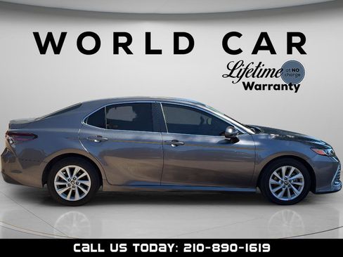 Used 2021 Toyota Camry LE image 17