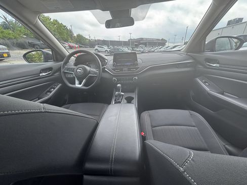 Used 2025 Nissan Altima 2.5 SV FWD image 28