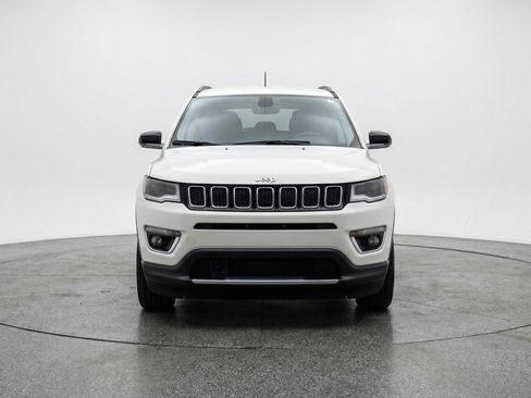 Used 2025 Jeep Compass Latitude image 2