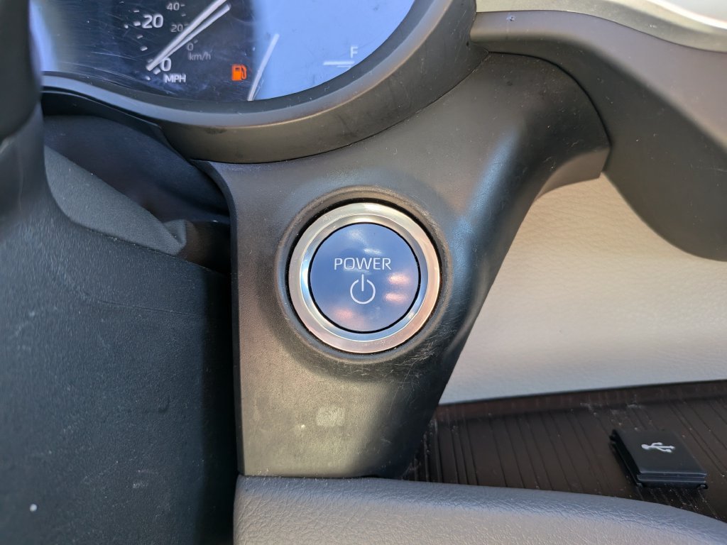 Used 2022 Toyota Sienna XLE FWD image 27