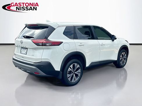 Used 2023 Nissan Rogue SV FWD image 9