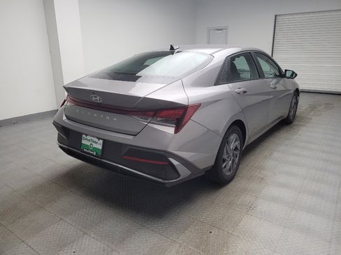 Used 2024 Hyundai Elantra SEL FWD image 9