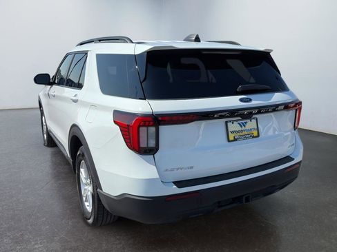 Used 2025 Ford Explorer Active image 3