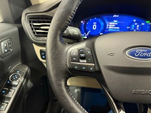 Used 2020 Ford Escape Titanium image 15