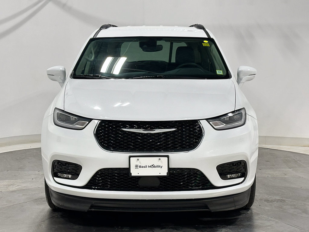 Used 2022 Chrysler Pacifica Touring-L FWD image 3