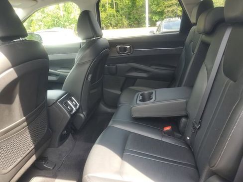 Used 2024 Kia Sorento S FWD image 10