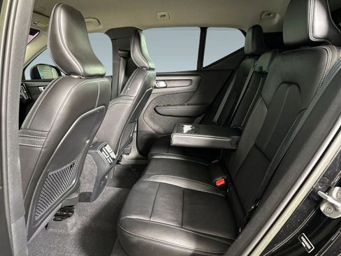 Certified 2022 Volvo XC40 T5 Momentum image 37