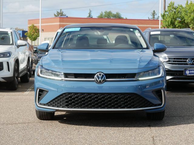 Certified 2025 Volkswagen Jetta SE FWD image 2
