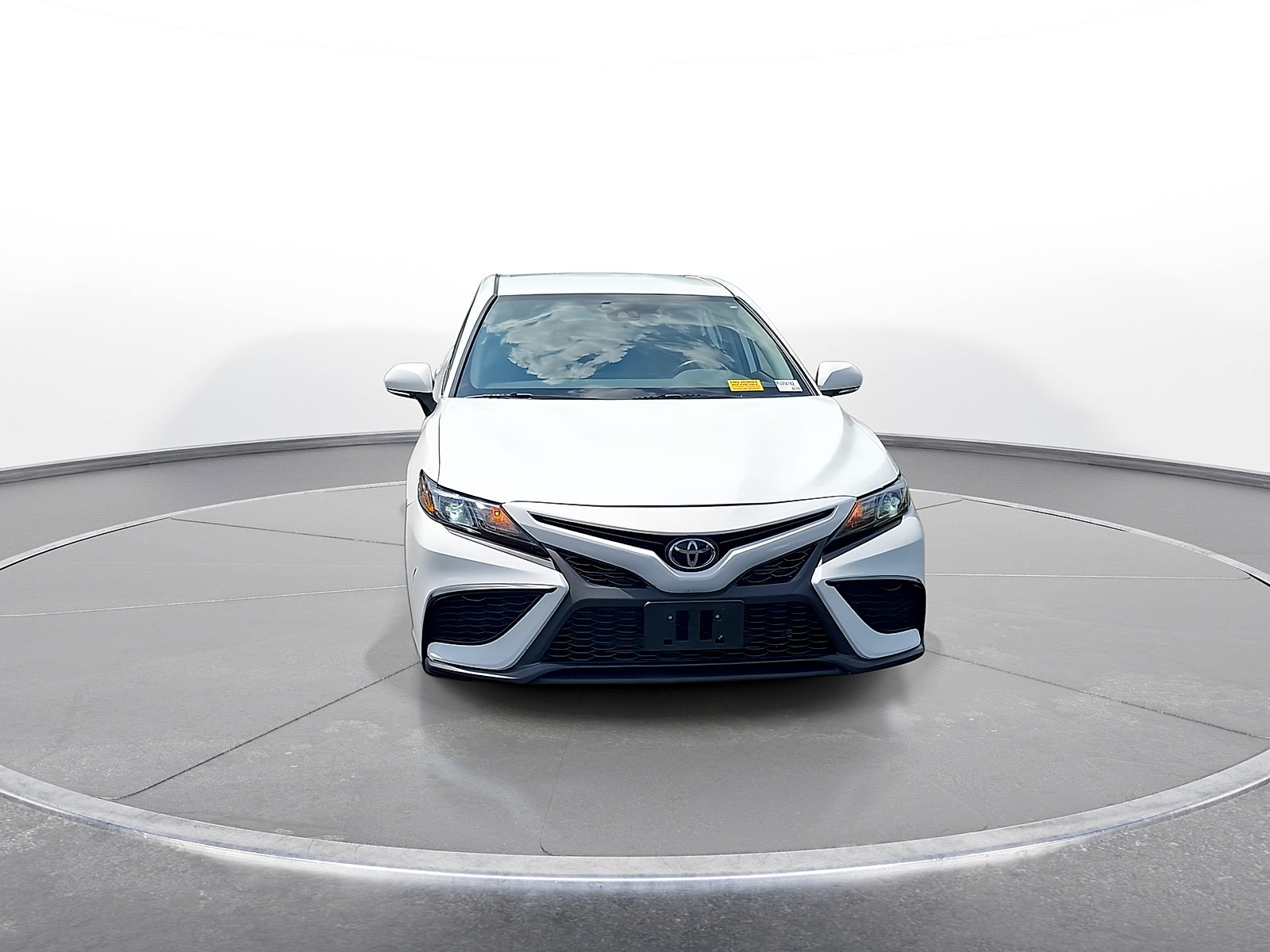 Used 2024 Toyota Camry SE FWD image 3