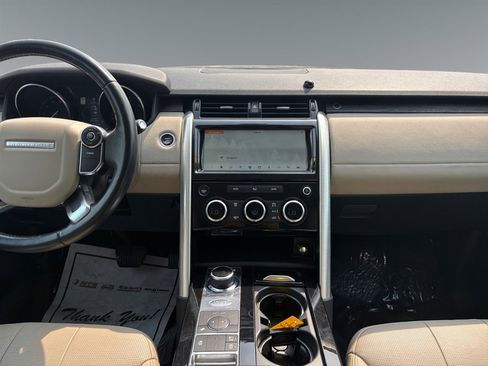 Used 2017 Land Rover Discovery HSE image 11