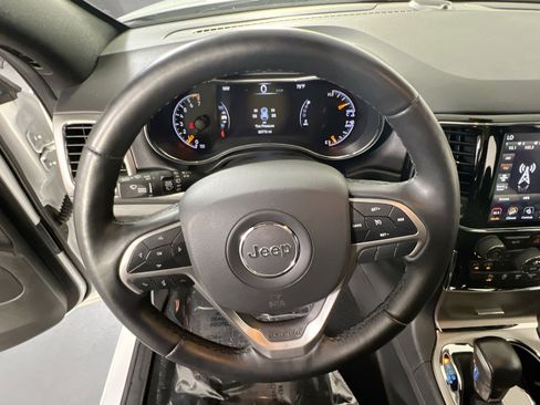 Used 2022 Jeep Grand Cherokee Laredo X image 11