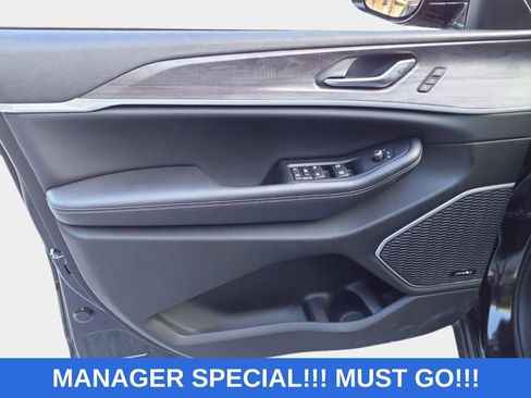 New 2024 Jeep Grand Cherokee Limited 4xe image 11