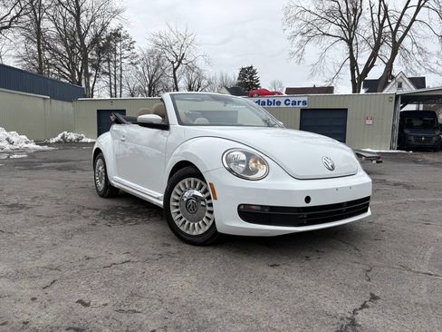 Used 2015 Volkswagen Beetle 1.8T image 2