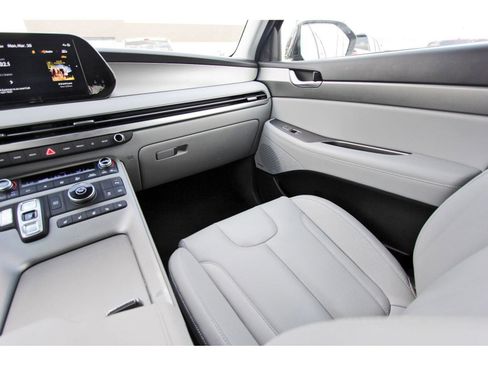 Used 2024 Hyundai Palisade SEL w/ Premium Package FWD image 12