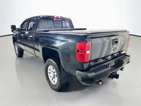 Used 2018 Chevrolet Silverado 2500 LTZ image 6