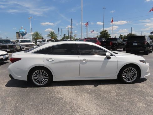 Used 2022 Toyota Avalon Limited w/ Advanced Safety Package FWD image 8