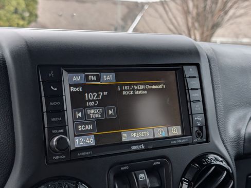 Used 2016 Jeep Wrangler Unlimited Sahara image 18