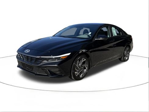 Used 2025 Hyundai Elantra Sport image 7