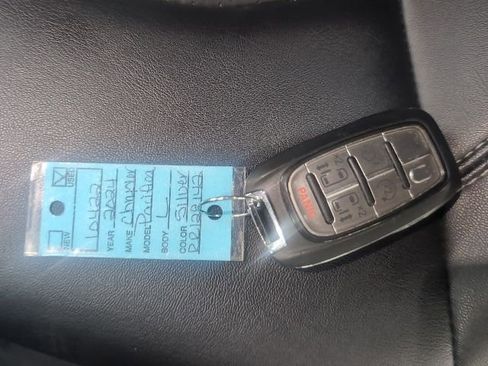 Used 2024 Chrysler Pacifica Touring-L image 28