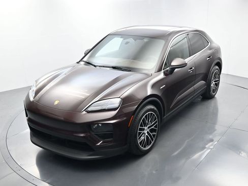 Used 2025 Porsche Macan 4 Electric image 33