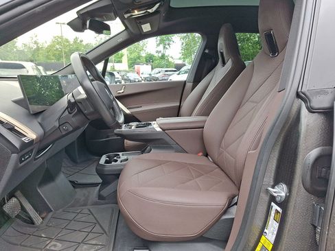 Used 2024 BMW iX xDrive50 w/ Convenience Package AWD/4WD image 10