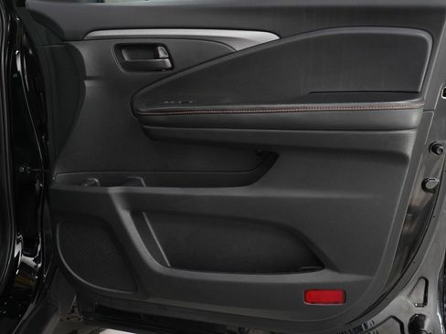 Used 2022 Honda Pilot TrailSport image 9