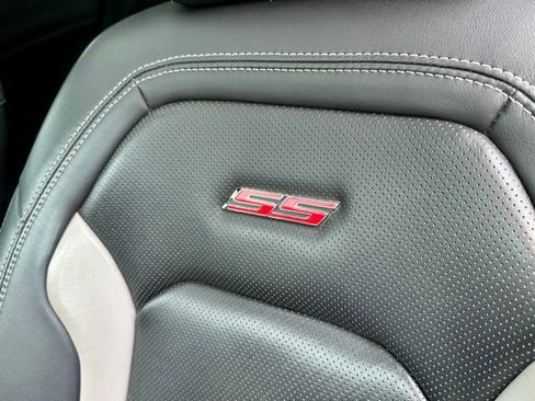Used 2020 Chevrolet Camaro SS RWD image 14