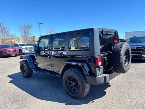 Used 2016 Jeep Wrangler Unlimited Sahara w/ Connectivity Group AWD/4WD image 7