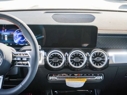 Used 2024 Mercedes-Benz EQB 300 4MATIC image 14