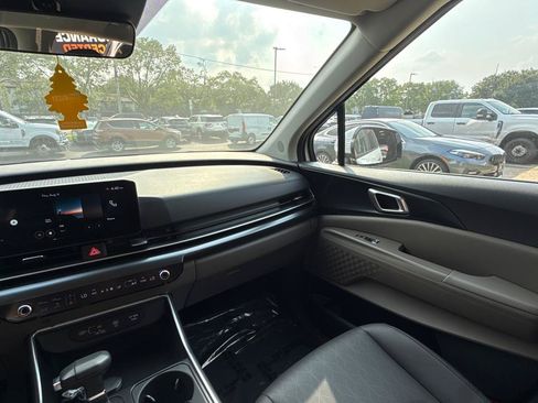 Used 2026 Kia Carnival FWD image 18