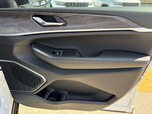 New 2025 Jeep Grand Cherokee L Limited w/ Luxury Tech Group II RWD image 30