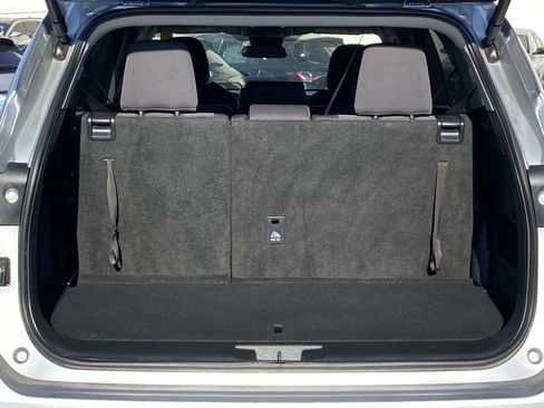 Used 2024 Toyota Highlander LE image 13