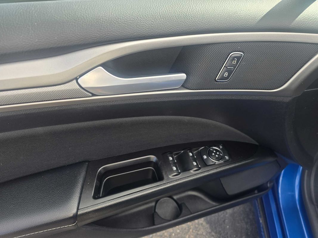 Used 2017 Ford Fusion SE FWD image 20