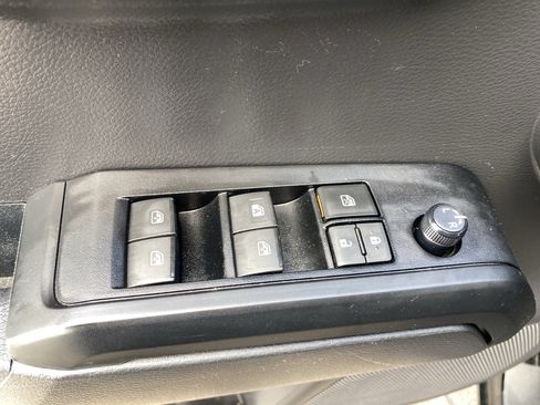 Used 2023 Toyota Tacoma SR AWD/4WD image 18