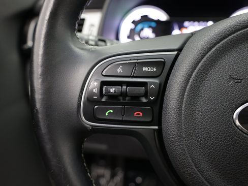 Used 2018 Kia Niro EX w/ EX Premium Package FWD image 25
